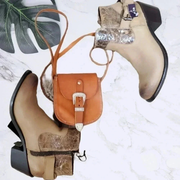 Tooled Leather mini Crossbody bag - Picture 3 of 13